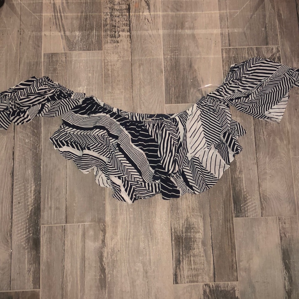 Ruffle Crop top BNWT